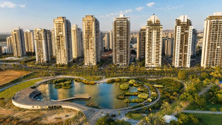 רופא עור מומלץ בפתח תקווה - נוף טיפוסי של העיר